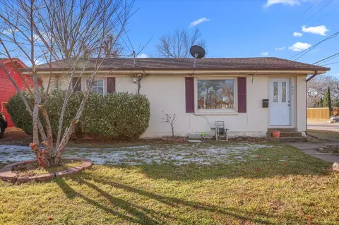 Exterior - 104 E 6th St, Irving, TX 75060 photo 1 of 3