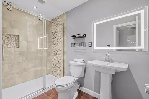 Bath - 104 E 6th St, Irving, TX 75060 photo 1 of 1