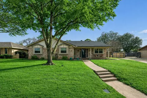 413 Baker Dr, Hurst, TX 76054