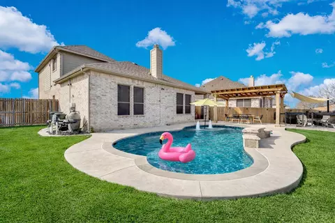 518 Clifton Ct, Midlothian, TX 76065