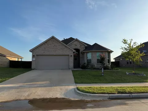 1331 Madeline Ln, Krum, TX 76249