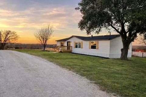 9795 2nd St, Joshua, TX 76058