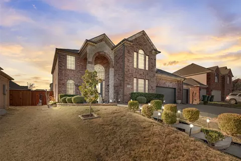 723 Creekstone Dr, Cedar Hill, TX 75104