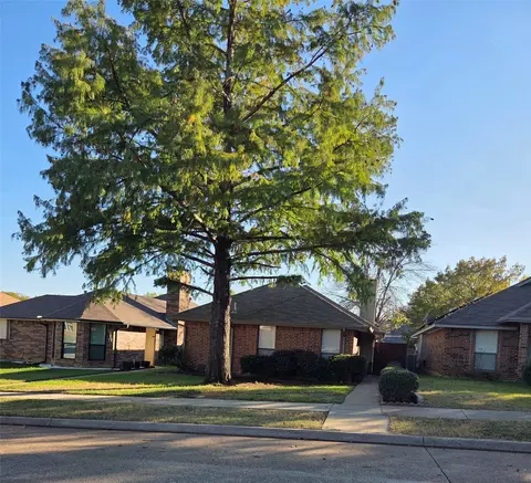 718 Red Oak Dr, Lewisville, TX 75067