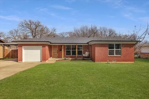 860 Lee Dr, Bedford, TX 76022