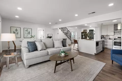 Living - 103 Latimer Dr, Tool, TX 75143 photo 4 of 4