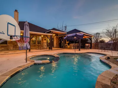 100 Patriot Pkwy, Forney, TX 75126