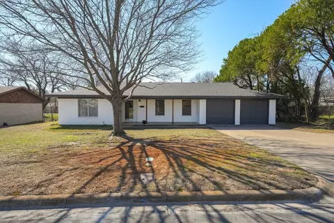 8117 Redwood Dr, Benbrook, TX 76116