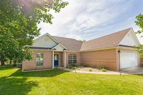 1503 S College Ave, Decatur, TX 76234