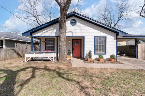 206 N Holloway St, Cleburne, TX 76033