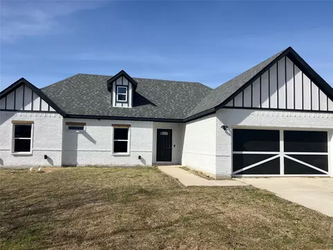 700 Hillburn Dr, West Tawakoni, TX 75474