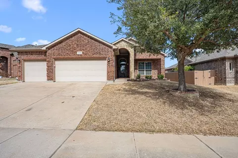 10424 Merced Lake Rd, Fort Worth, TX 76177