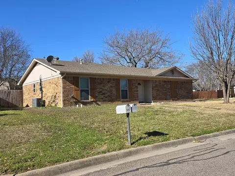 561 NW Douglas St, Burleson, TX 76028