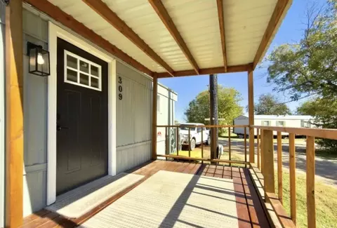 309 W Bryant St, Elm Mott, TX 76640
