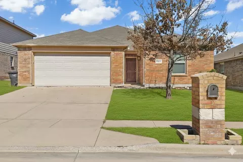 5500 Stone Meadow Ln, Fort Worth, TX 76179
