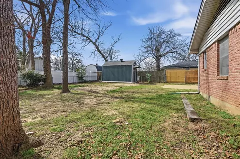 Exterior - 124 Mark Dr, Denison, TX 75021 photo 5 of 6