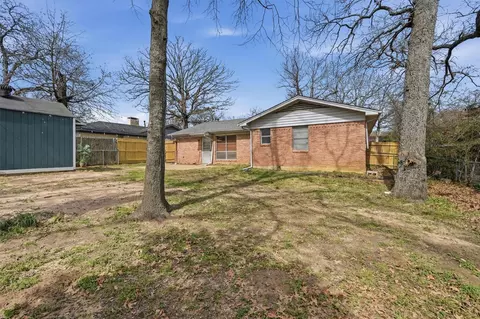Exterior - 124 Mark Dr, Denison, TX 75021 photo 4 of 6