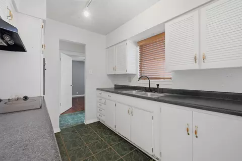 Kitchen - 124 Mark Dr, Denison, TX 75021 photo 3 of 4