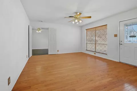 Living - 124 Mark Dr, Denison, TX 75021 photo 4 of 6