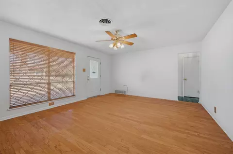 Living - 124 Mark Dr, Denison, TX 75021 photo 3 of 6