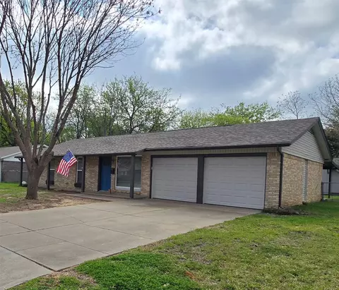 417 Lena Ln, Burleson, TX 76028
