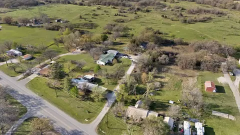 202 Johns Dr, Chico, TX 76431