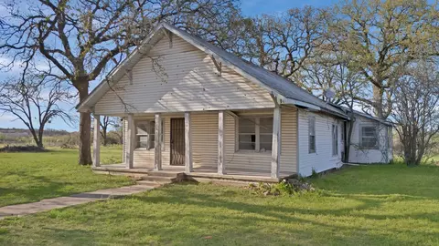 202 Johns Dr, Chico, TX 76431
