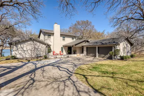400 Driftwood Ct, Azle, TX 76020