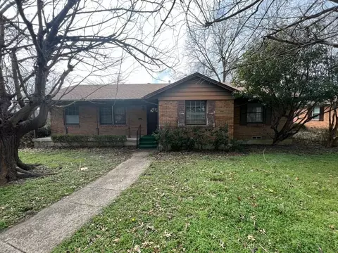 2477 Pinebluff Dr, Dallas, TX 75228