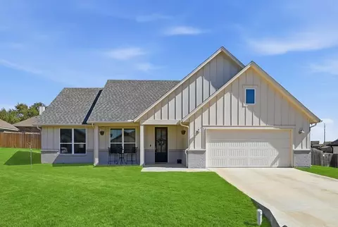 4004 Gallivant Dr, Granbury, TX 76049