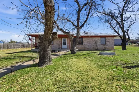 504 N Hall St, Hamilton, TX 76531
