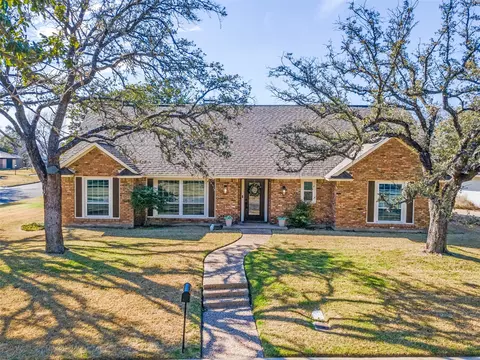 6901 Miramar Cir, Fort Worth, TX 76126