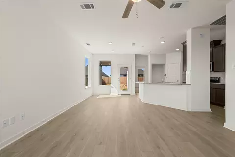 Living - 10108 Bethlehem Ct, Waco, TX 76708 photo 2 of 2