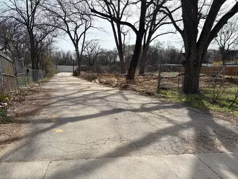 2784 E Overton Rd, Dallas, TX 75216
