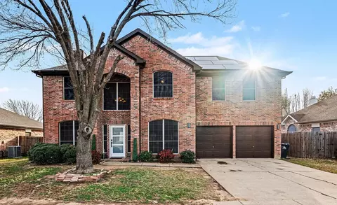 6715 Canyon Creek Dr, Arlington, TX 76001