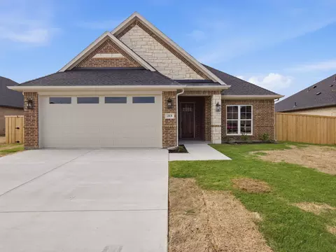 213 Alice Ct, Grand Prairie, TX 75051