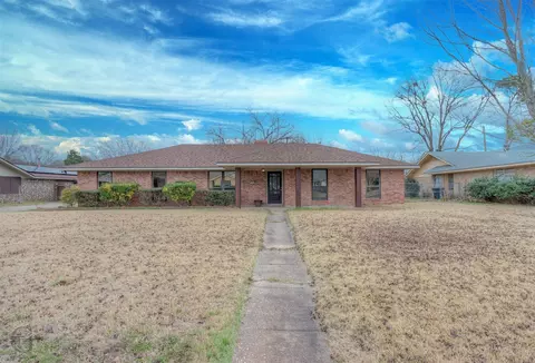 310 Lancashire Dr, Bossier City, LA 71111