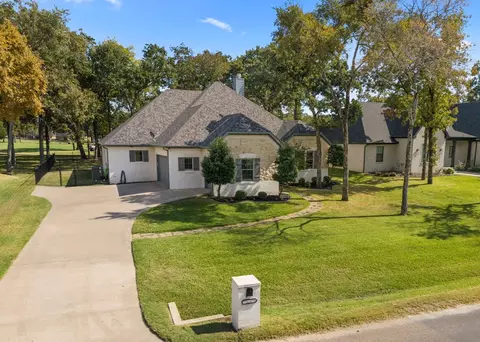 359 Saint Andrews Dr, Mabank, TX 75156