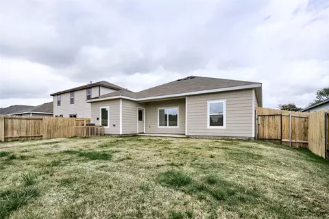 Exterior - 207 Southgate Dr, Terrell, TX 75160 photo 5 of 6