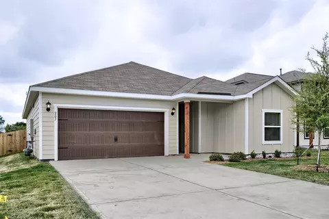 Exterior - 207 Southgate Dr, Terrell, TX 75160 photo 2 of 6