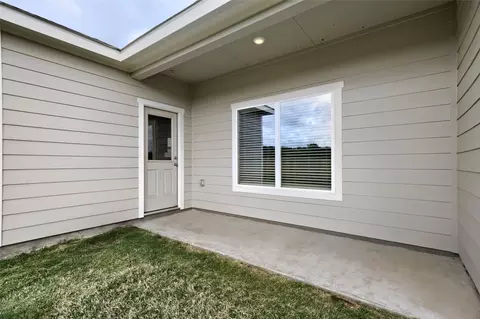Exterior - 207 Southgate Dr, Terrell, TX 75160 photo 4 of 6