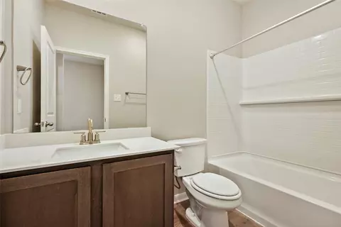 Bath - 207 Southgate Dr, Terrell, TX 75160 photo 1 of 1