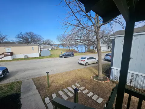 5714 Shoreline Cir S, Fort Worth, TX 76119
