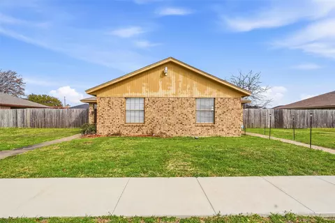 1109 Mountain View St, Glenn Heights, TX 75154