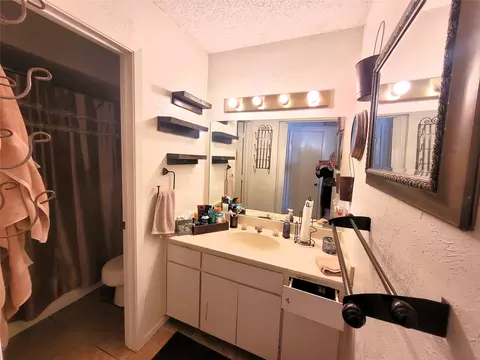 Bath - 2205 Viewtop Ln, Arlington, TX 76012 photo 2 of 2