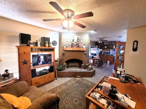 Living - 2205 Viewtop Ln, Arlington, TX 76012 photo 1 of 2