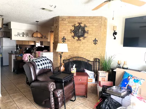 Living - 2205 Viewtop Ln, Arlington, TX 76012 photo 2 of 2