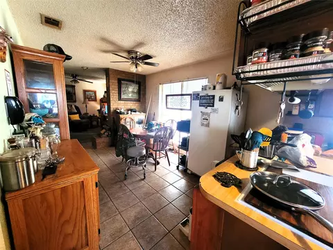 Kitchen - 2205 Viewtop Ln, Arlington, TX 76012 photo 2 of 5