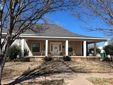 316 E Spring St, Henrietta, TX 76365