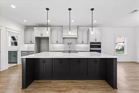 114 Castlewood Rd, Enchanted Oaks, TX 75156